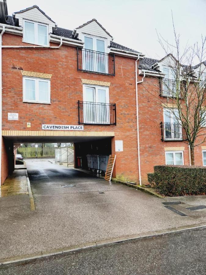 Spacious Ground Floor 2 Bedroom 2 Bathroom Flat In Hatfield Near Hertfordshire University Private Car Park Sleeps 5-6 Exterior photo